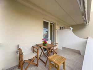 a room with a table and chairs and a window at Casa Di Mare II in Olympic Beach