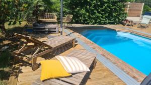 a swimming pool with a picnic table and chairs next to a swimming pool at Propriété avec piscine in Vensac