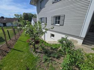 a garden in front of a house at Utting Schulstrasse in Utting am Ammersee