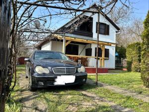 a car parked in front of a house at Dombi-Lak in Tiszakécske