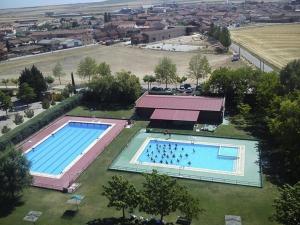 an overhead view of a large swimming pool in a field at CHALET Cubo de las Monjas in Nava del Rey