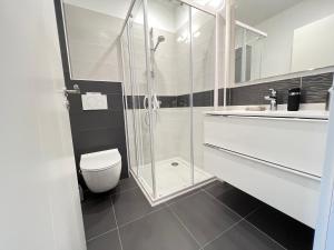 a bathroom with a shower and a toilet and a sink at Studio rez-de-jardin la Baule proche centre Pornichet in La Baule