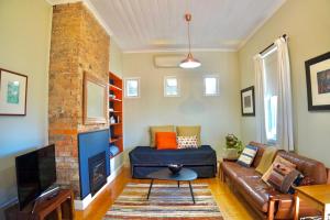 a living room with a couch and a fireplace at Homesaway Cottage in Kyneton