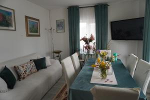 a living room with a table and a couch at La Bica in Bîrnova