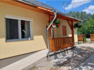 a house with a window with flowers on it at Vidam in Csengőd
