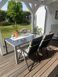 a table and two chairs on a deck at Rose Garden in Hessisch Oldendorf