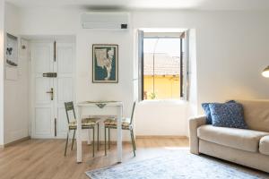 a living room with a table and a couch at Casa La Barancina in Cittiglio