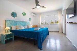 a bedroom with a blue bed with a blue blanket at Villa Aqua Vista in Jávea