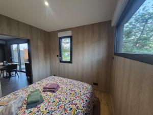 a bedroom with a bed and a window and a table at TREE LODGY - LE CHARME - Nouveau espace bien être disponible in Ray-sur-Saône