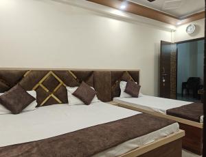 a bedroom with two beds and a mirror at PARADISE VILLA Near Prem Mandir in Vrindāvan
