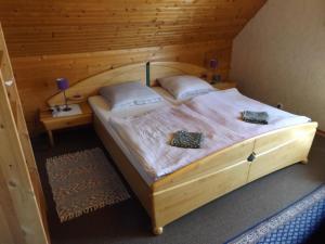a bedroom with a wooden bed in a room at Gästehaus Hahnenkrug in Lottorf