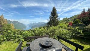 a table with a hat on it sitting on a bench at The Luff & Match B&B in IDRO
