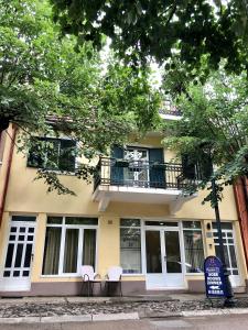 a building with two chairs and a balcony at Pansion 22 CETINJE in Cetinje
