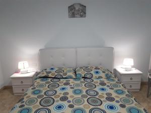 Кровать или кровати в номере Sara Home