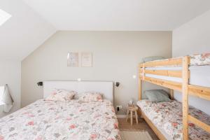 a bedroom with a bunk bed and a ladder at Vakantiewoning Gast in Borgloon