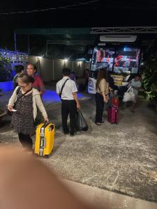 a group of people with luggage in front of a food truck at Khách Sạn 68 Trần Đề in Ấp Nhà Việc