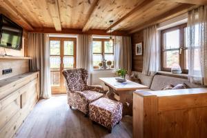 a living room with a chair and a table at Das Landhaus in Pfronten