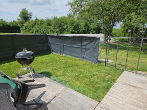 a grill sitting on the back of a yard at Nid de Coucou in Cernoy-en-Berry