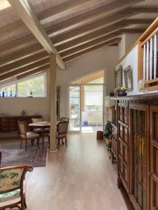 a living room with a wooden ceiling and a table at Landidyll Engelhofen in Obersontheim