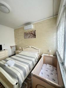 a small bedroom with a bed and a window at Central City Apartment of Asti in Asti