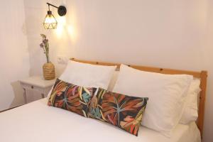 a bedroom with a bed with two pillows at Casa Rural La Canaleja in Berrocalejo
