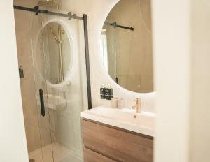 a bathroom with a sink and a shower at Stadshotel Jacob Cats in Brouwershaven +34 photos