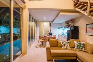 a living room and kitchen with a couch and a table at Modern Villa near Seminyak & Canggu, Large Pool in Kerobokan