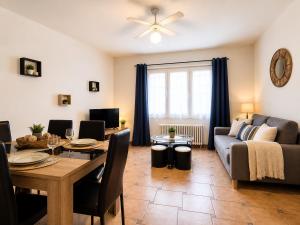 a living room with a table and a couch at Le Saint-Roch Issoudun - Charm & Private Terrace in Issoudun
