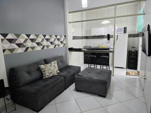 a living room with a couch and a kitchen at Apartamentos - Repouso do Guerreiro in Itabuna