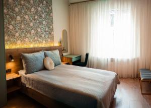 a bedroom with a large bed and a window at Zviedru Nams in Liepāja