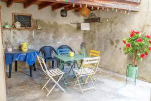 a group of tables and chairs in a patio at Jolie maison cosy in Saint-Uze +16 photos