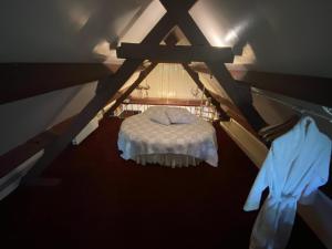 an attic room with a bed in a attic at Genesis Voorschoten in Voorschoten