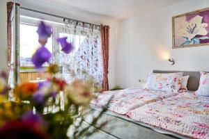 a bedroom with a bed and a window at Gasthof ALTE POST-Schwarzwald Plus gratis in Waldachtal