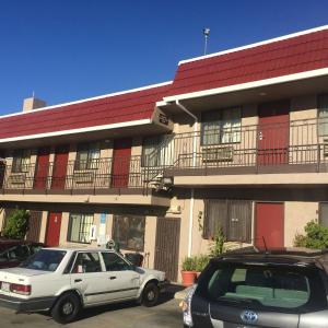 Gallery image of Crown Lodge Motel in Oakland