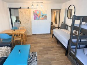 a room with a bunk bed and a dining room at Maria Altreichenau in Neureichenau
