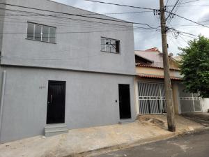 a gray building with two doors and a window at Casa, jd Belo Horizonte in Indaiatuba
