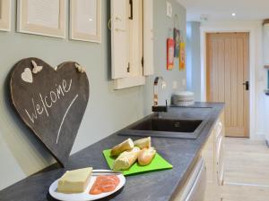 a kitchen counter with a plate of food on it at Ey Up - Uk11447 in Skipsea