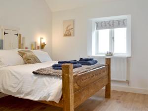 a bedroom with a bed with blue towels on it at Ey Up - Uk11447 in Skipsea