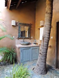 a bathroom with a sink and a mirror on the wall at Villa Sedeoen in Nembrala