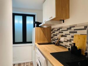 a kitchen with a counter and a window at Duplex Cosy 2 in Gouesnou