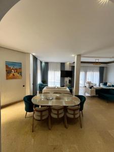 a living room with a table and chairs and a couch at Villa de prestige à Marrakech in Marrakesh