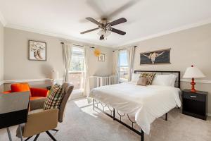 a bedroom with a bed and a ceiling fan at Prospect Haus Stone Oak in San Antonio +29 photos