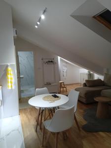 a living room with a white table and chairs at Apartman Nadja in Podgorica