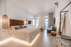เตียงในห้องที่ Delfini beach hotel & suites +27 ภาพ