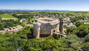 an aerial view of a castle in a town at Le cocon de Suze in Suze-la-Rousse +3 photos