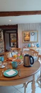 a table with food on it in a kitchen at Le Balcon Commingeois in Chein-Dessus