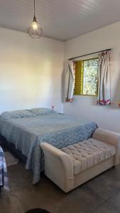 a bedroom with a bed and a window at HOSTEL Divinópolis in Divinópolis