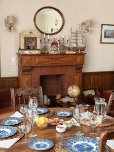 a table with plates of food and a mirror at La Belle Vienne in Exideuil +65 photos