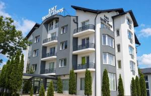 a rendering of the hotel hesburghs building at Hotel Athos R.M.T. in Cluj-Napoca +37 photos