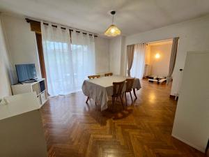 a dining room with a table and chairs in a room at Maison BAVANS in Bavans